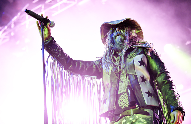 Der US-amerikanische Rockmusiker, Regisseur und Comicautor "Rob Zombie" während eines Konzertes am Freitag, 31. Juli 2015 im Gasometer in Wien. FOTO: HERBERT P. OCZERET