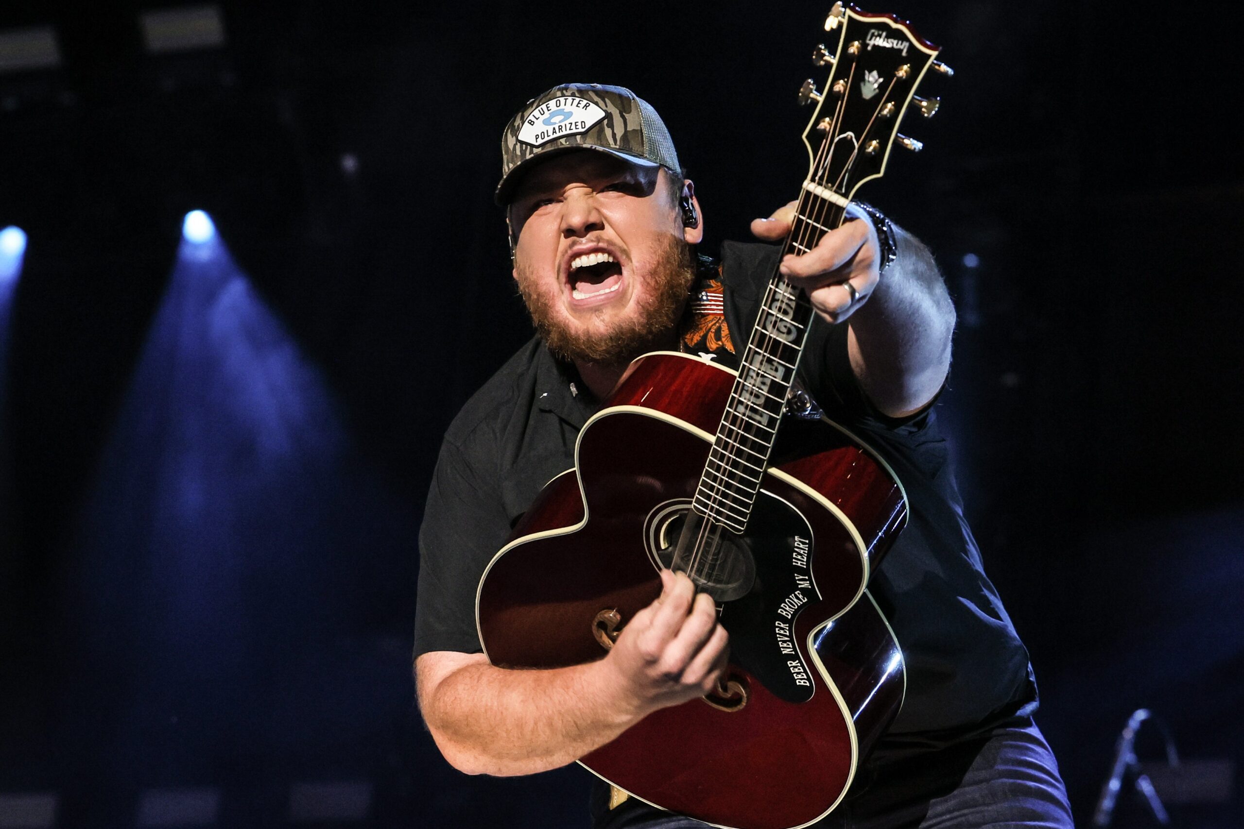 01_Luke-Combs_WorldTour_-PressShot_CreditDavidBergmann-scaled